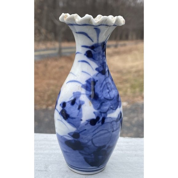 Antique Japanese Porcelain Hand Painted Blue White Ruffle Rimmed Vase Meiji 19th - Picture 2 of 14